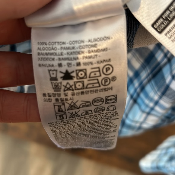 Levi’s plaid button down - Picture 4 of 4